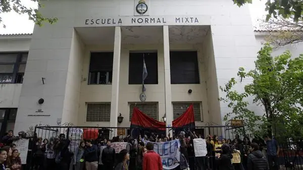 Te necesitamos Feinmann: 7 Escuelas Tomadas