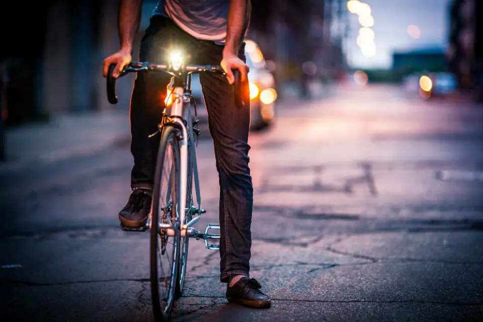 Andas en bici? 10 consejos para que no te pisen