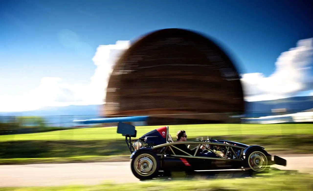 video de ariel atom
