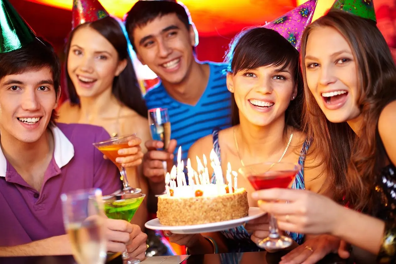 ¿Por qué soplamos las velas el día de nuestro cumple?