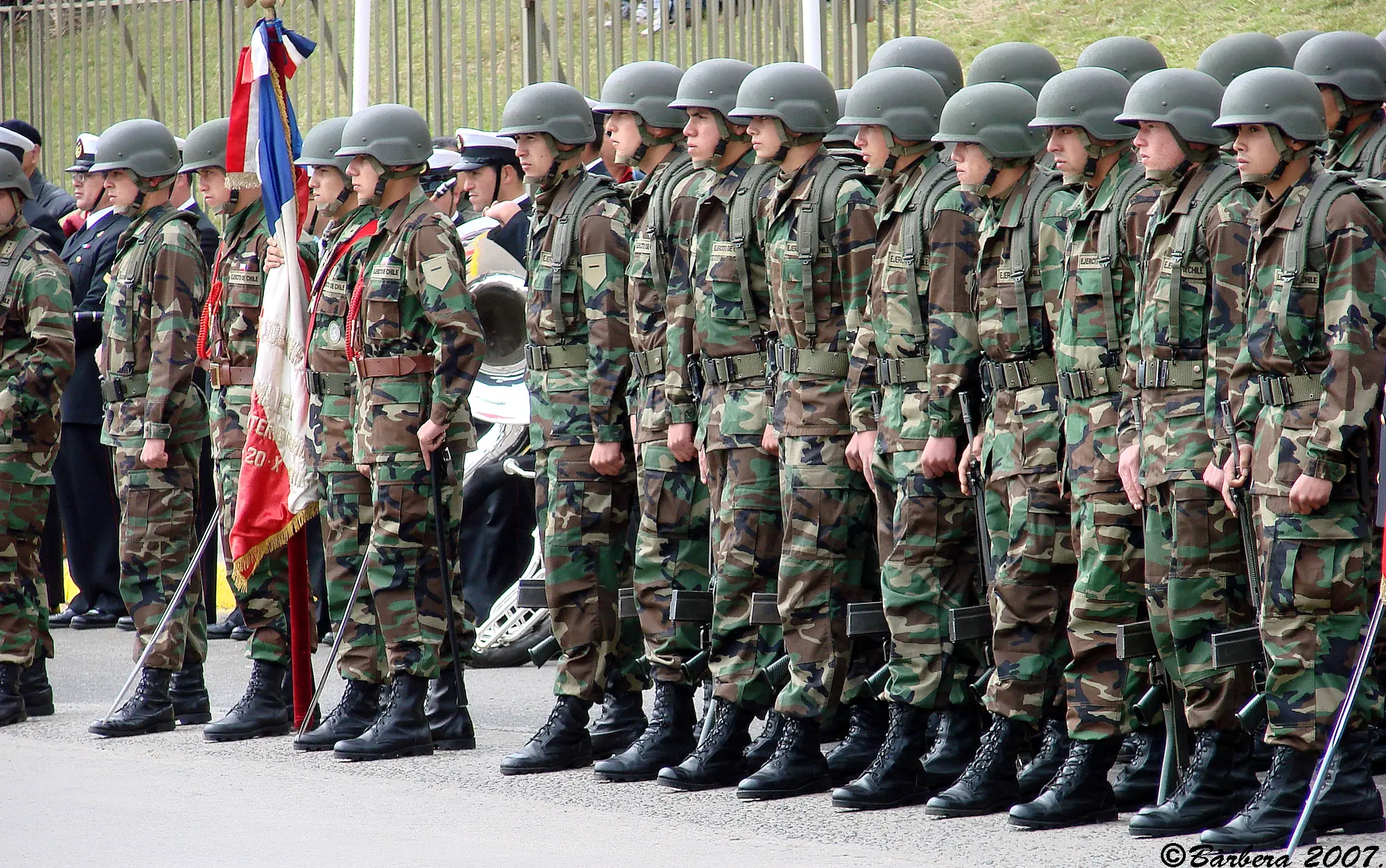 Chile se arma para invadir a sus vecinos