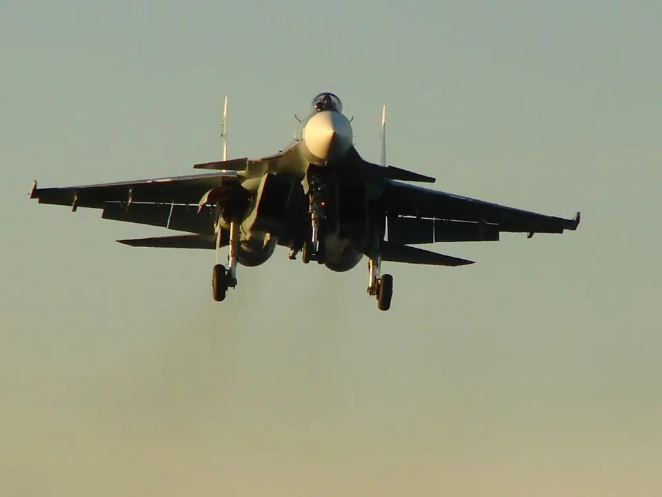 Portaaviones ruso Admiral Kuznetsov cruzando el canal Mancha Portaaviones ruso Admiral Kuznetsov cruzando el canal Mancha