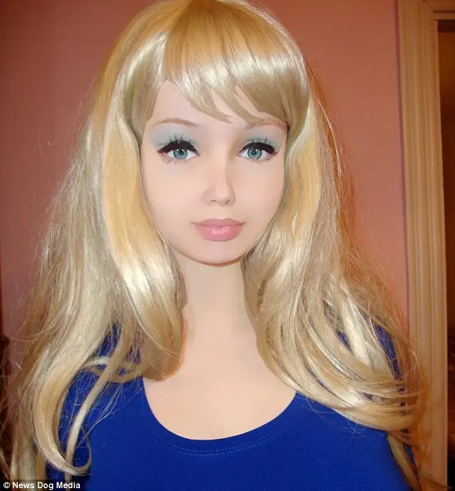 mujer igual a barbie