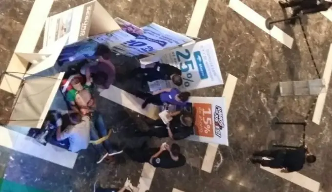 hermano de la hiena barrios se arrojo en el shopping Dot!