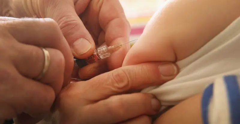 Era una chiflada antivacunas... hasta que le pasó esto