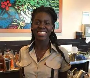 Clienta humilla a empleada por color de piel pero recibe...