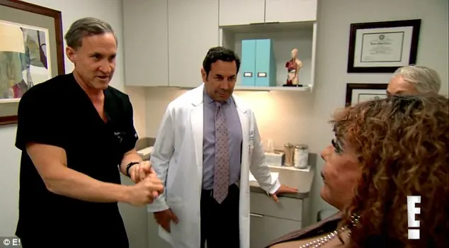 Se inyectó cemento en la cara: la operaron y asi quedo