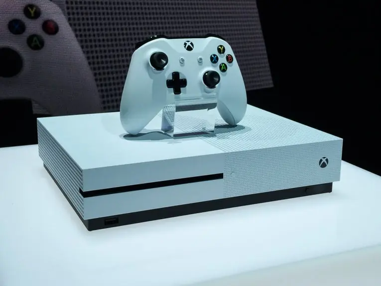 La Xbox One S de 2 TB costará $399 USD