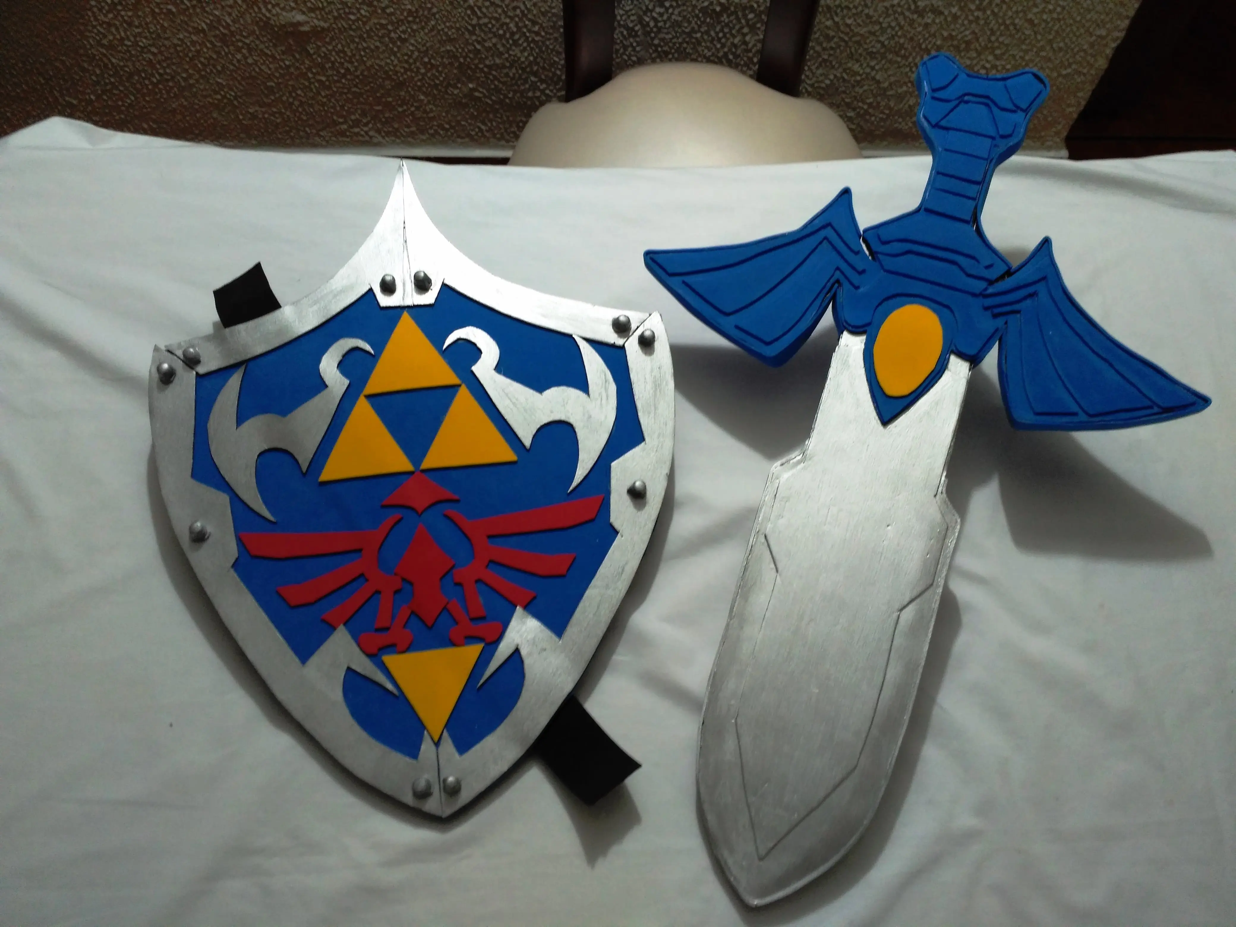 Hice la espada y escudo de Link para Halloween de mi sobrino