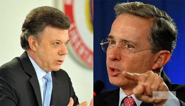 Un gato observa plácidamente una pelea entre dos ratas