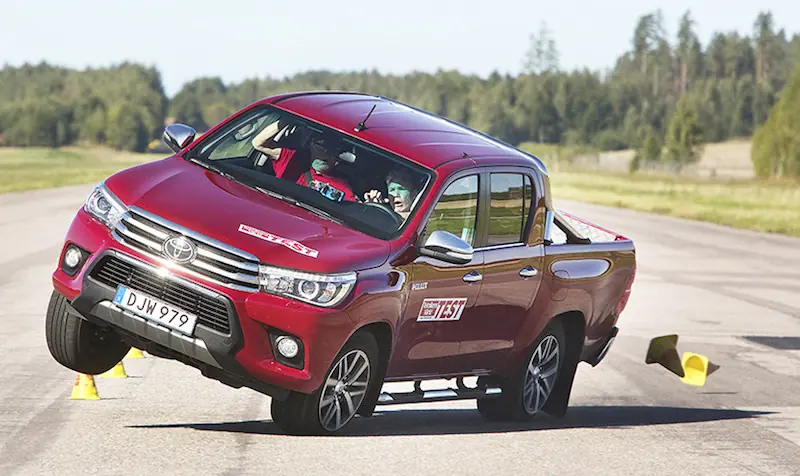 La Toyota Hilux falló en la “Prueba del Alce”