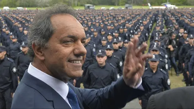 Scioli incómodo cortó una entrevista radial