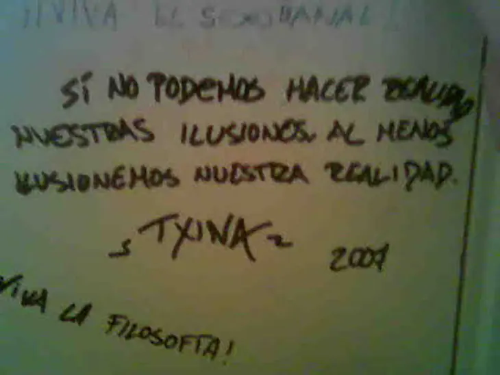 9 Graffitis de losmás locos encontrados enlos baños públicos