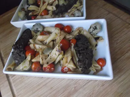 Macarrones con cherrys y morcilla