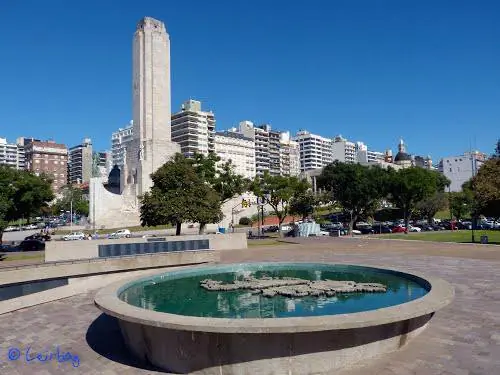 El mejor monumento de todo el país, no... ese no, pasa lince El mejor monumento de todo el país, no... ese no, pasa lince