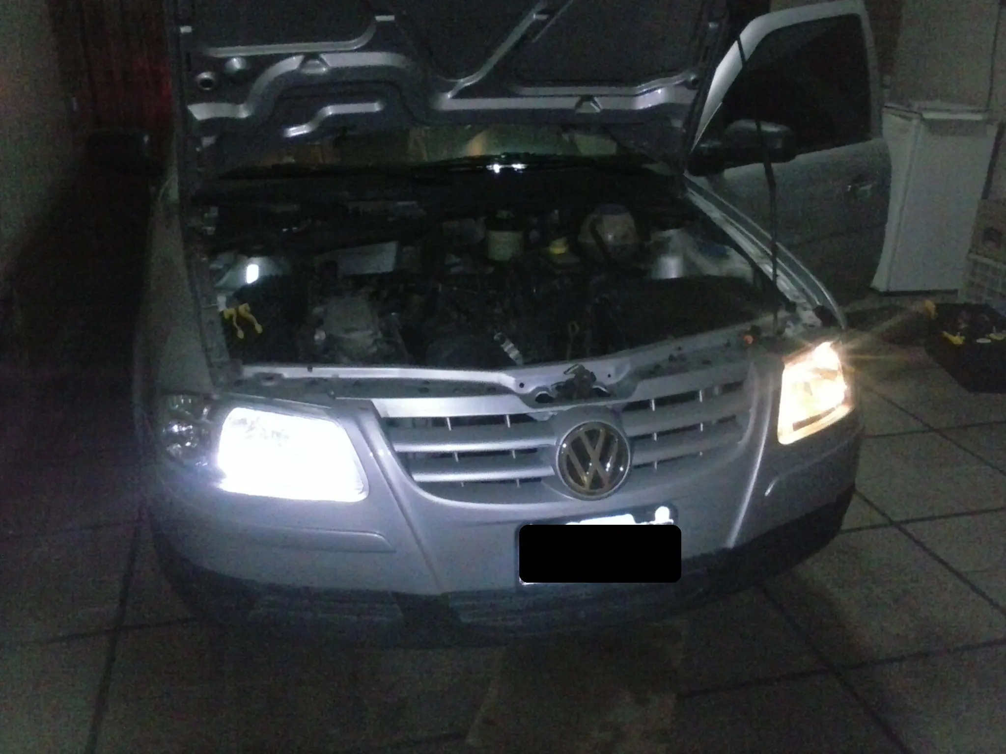 Le puse luces LED a mi auto y así quedó