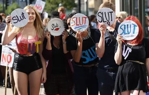 Mujeres promiscuas provocan terremotos.