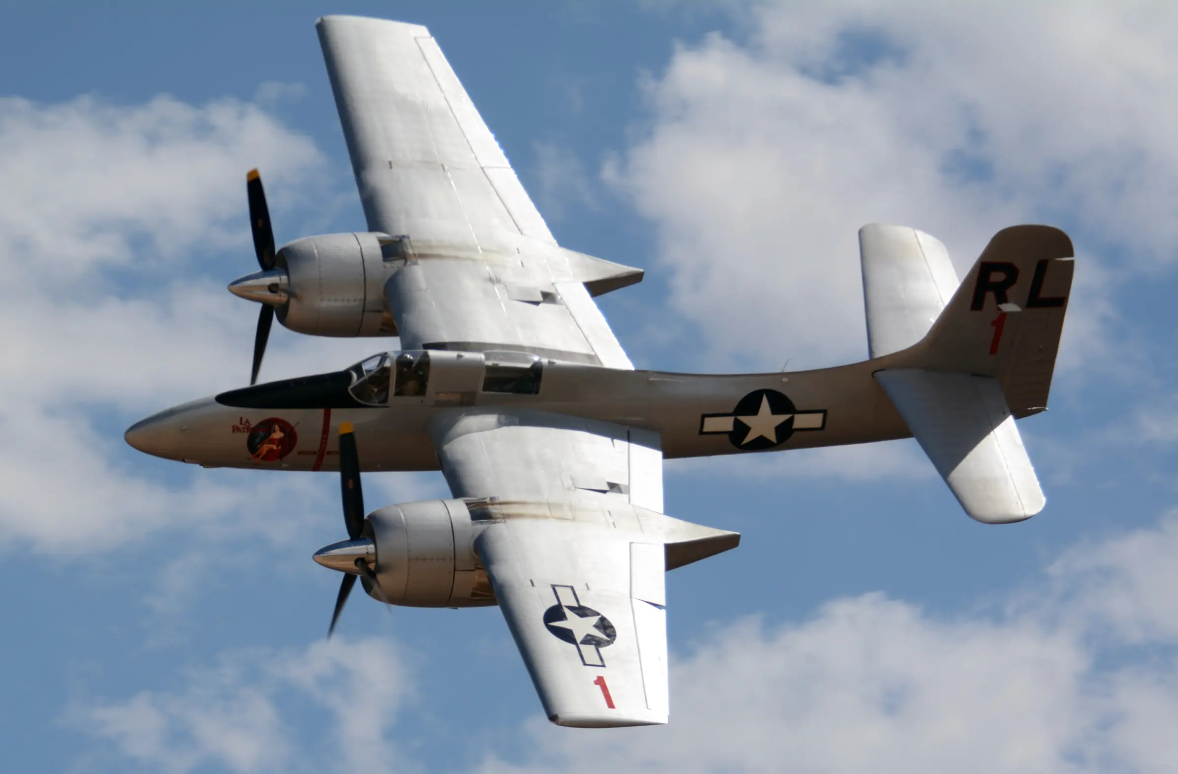 Fly Model 002 - F7F 3P Tigercat (papercraft e información)