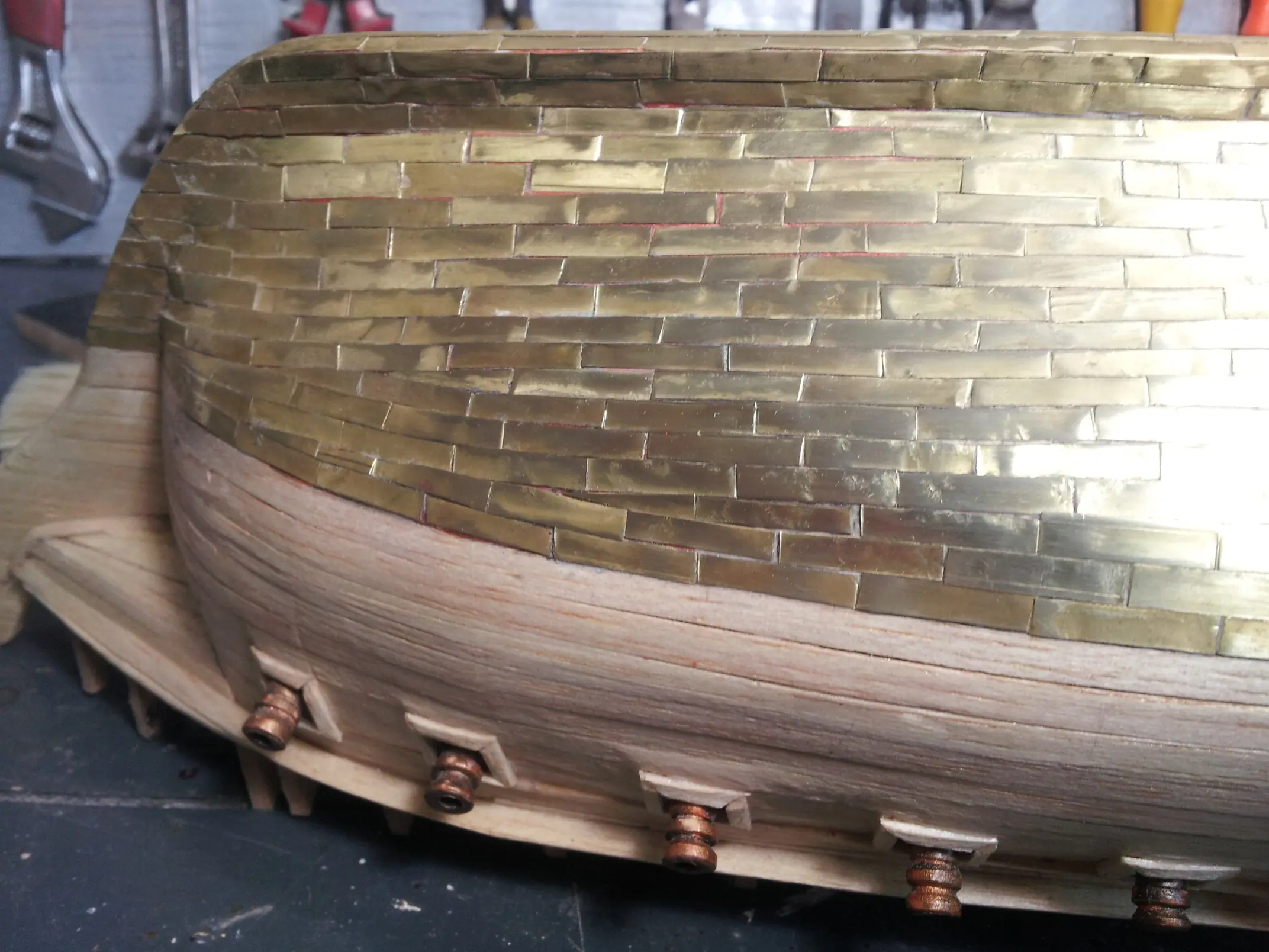 modelismo naval - Enchapando el casco del USS Constitution