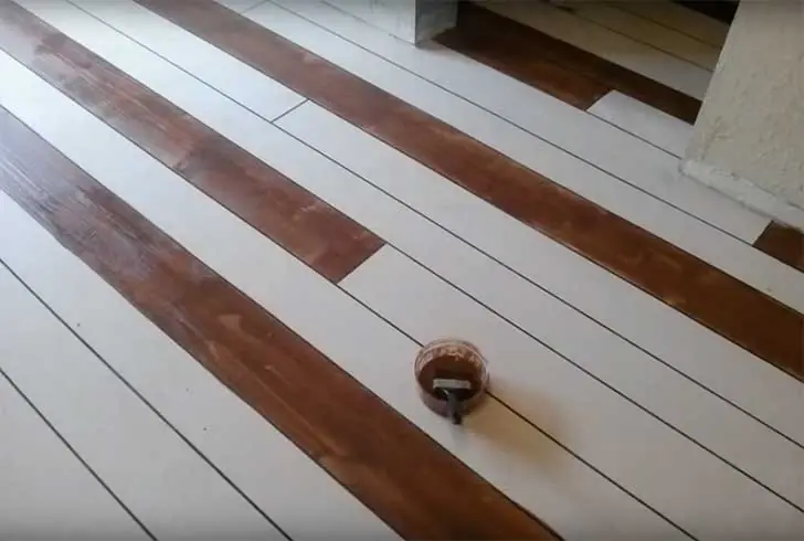 Como hacer que tu piso de cemento luzca como piso flotante
