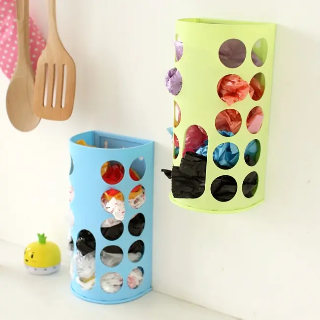15 Ideas para almacenar las bolsas de plástico en tu hogar