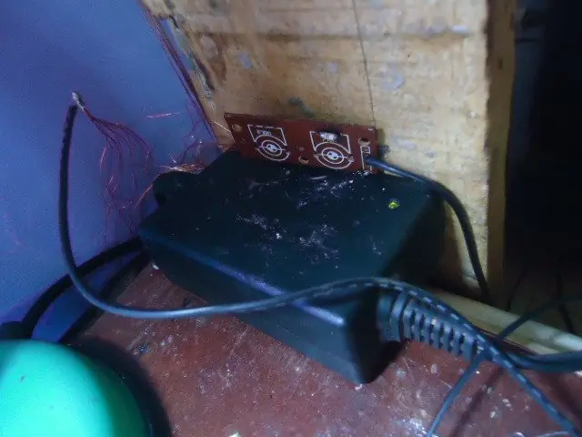 Le puse Leds a mi escritorio y te lo muestro