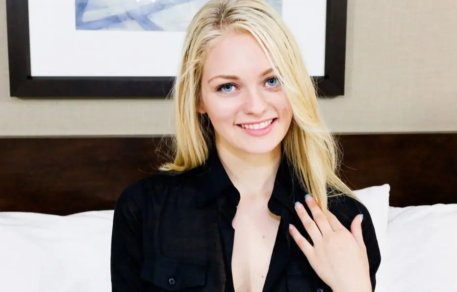 "Alli Rae", Pornostar con sonrisa inocente y mirada soñadora