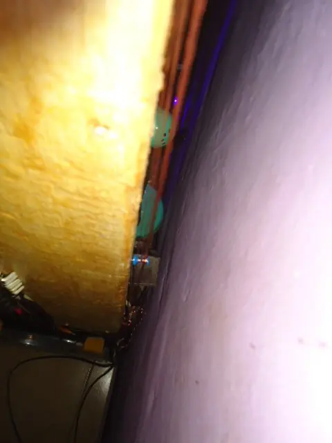 Le puse Leds a mi escritorio y te lo muestro