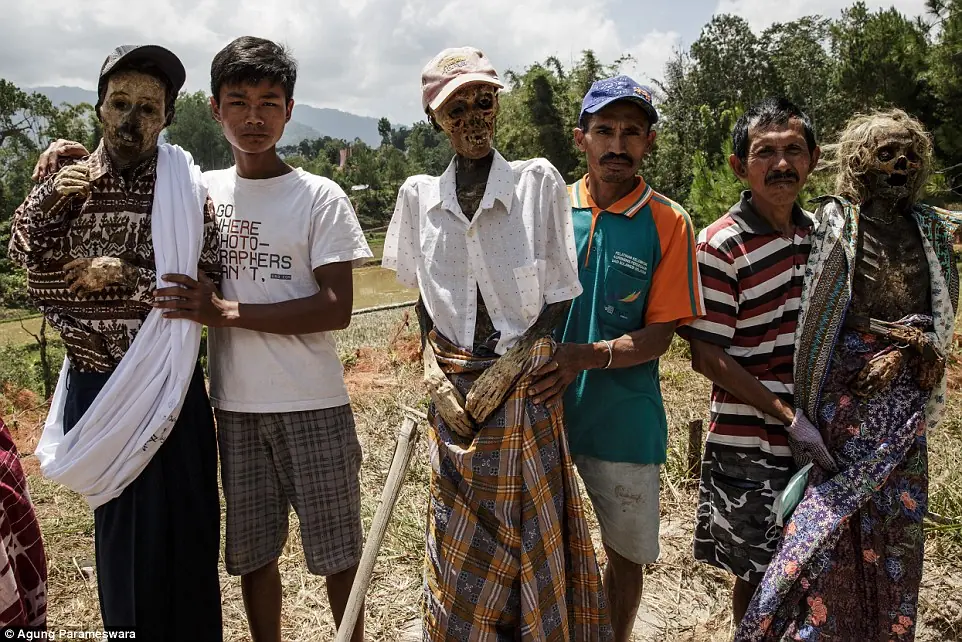 El festival Ma'nene de Indonesia es un Walking Dead .