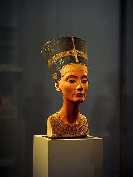 Nefertiti, el engaño más hermoso creado por Egipto Nefertiti, el engaño más hermoso creado por Egipto