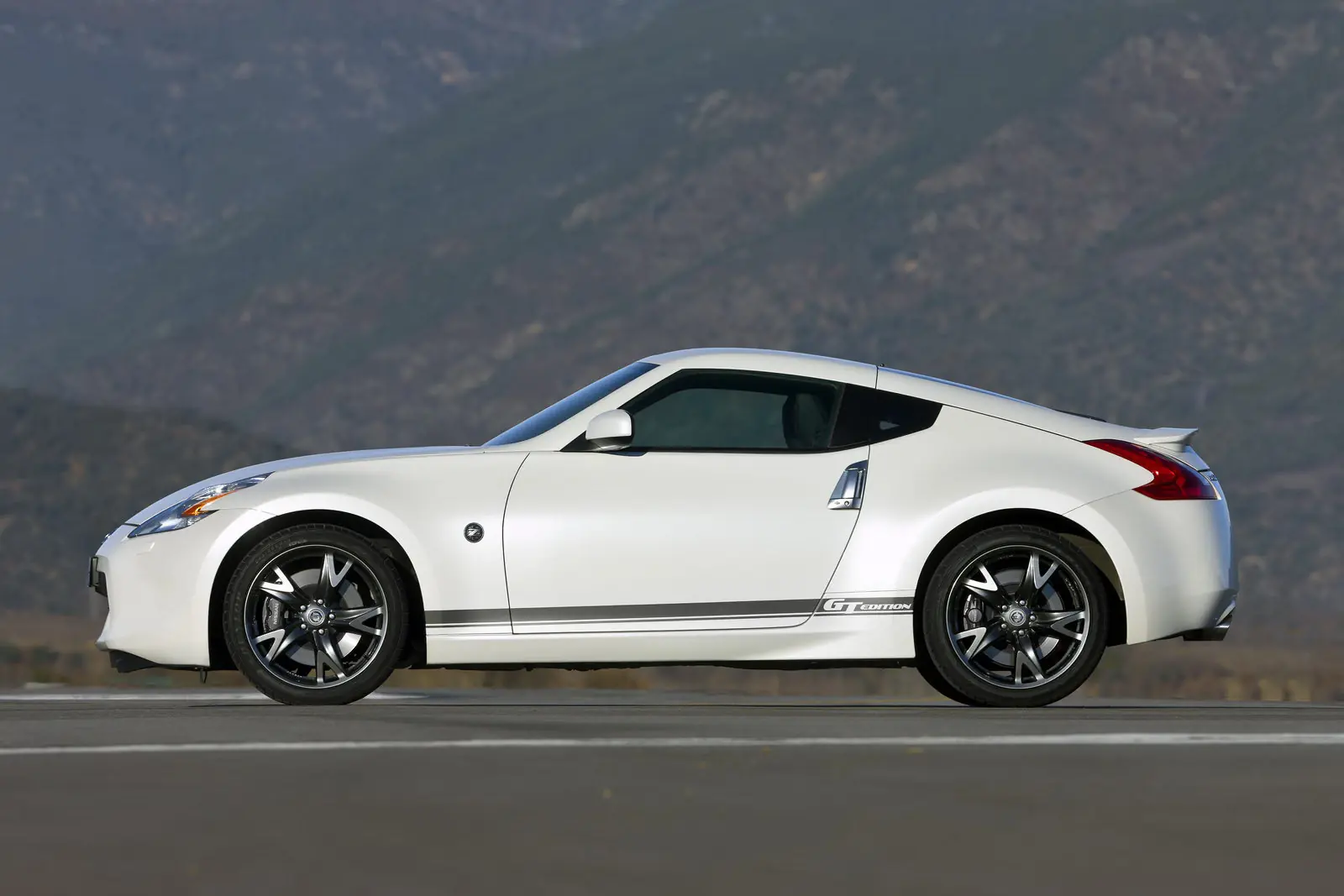 imagenes del Nissan 370Z: el hermano menor del GT-R