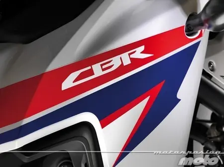 la Honda CBR500R (2016) se actualiza