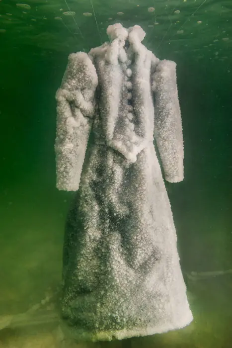 Dejó 2 años vestido en el fondo del Mar Muerto esto paso!