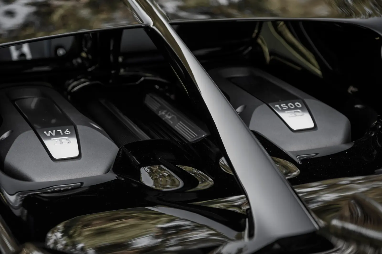 Bugatti Chiron en la carretera de la muerte: subi el volumen