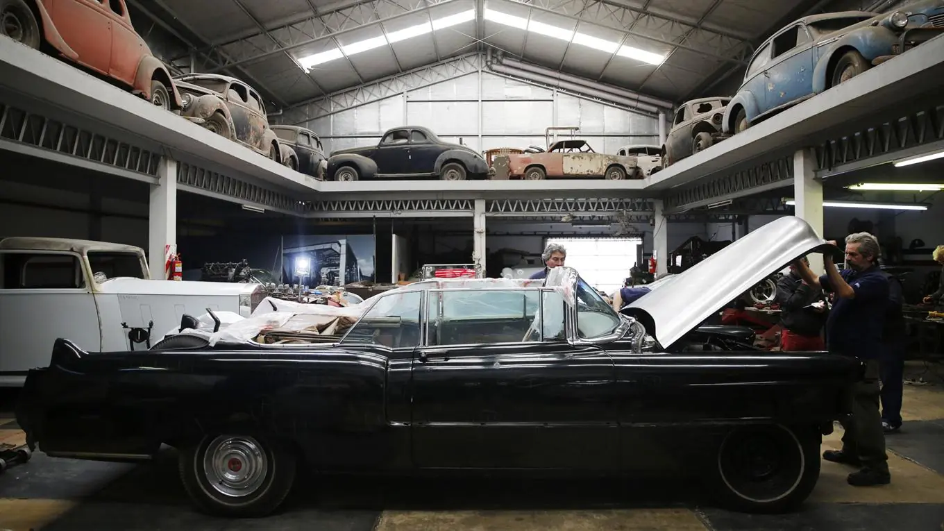 Comenzó la restauración del Cadillac presidencial.