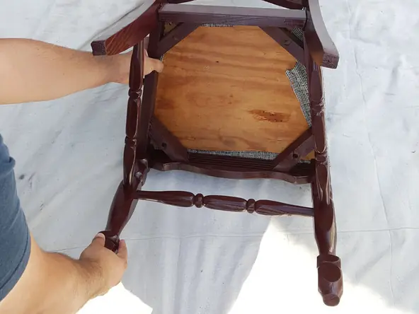 Cómo restaurar una silla del comedor Cómo restaurar una silla del comedor