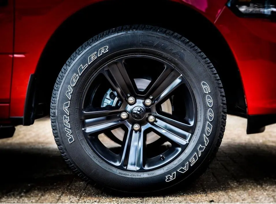 nueva Dodge Ram 1500 Night (2016) con look mas deportivo