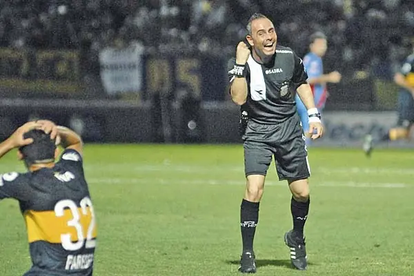 Hagamos top al mejor arbitro que tuvo la argentina Hagamos top al mejor arbitro que tuvo la argentina