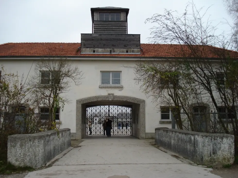 Construcciones Nazis en pie