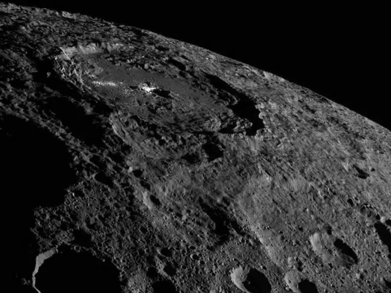 Dawn Fotografía a Ceres Desde un Punto de Vista Más Alto