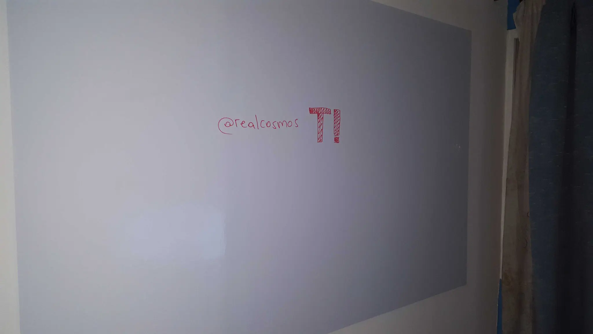 »Fabrique escritorio de 2.8x1.5m y arregle la habitación