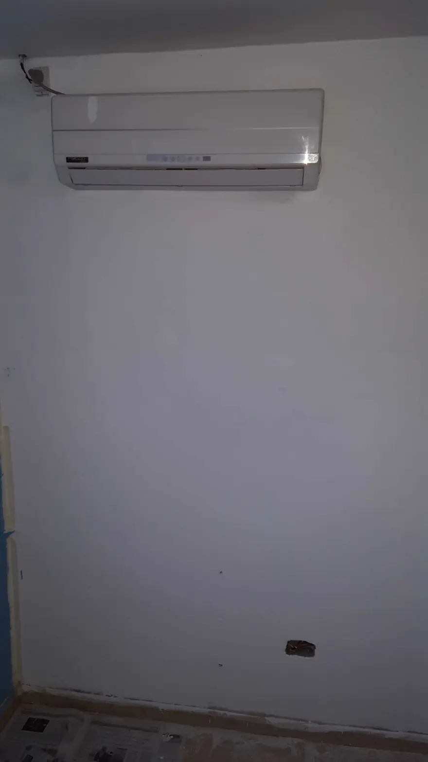 »Fabrique escritorio de 2.8x1.5m y arregle la habitación