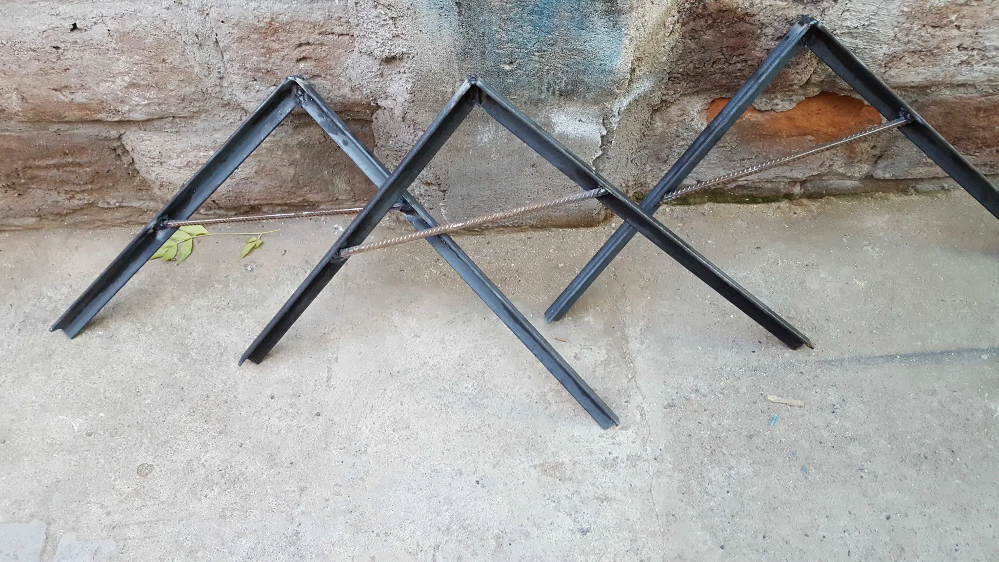 »Fabrique escritorio de 2.8x1.5m y arregle la habitación