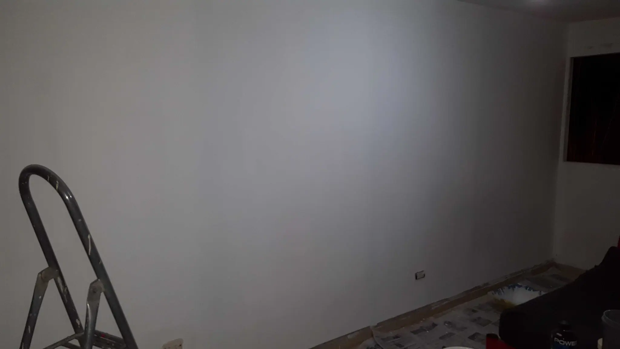 »Fabrique escritorio de 2.8x1.5m y arregle la habitación