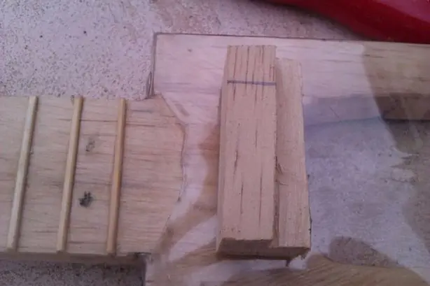 Hacer un ukelele de forma casera