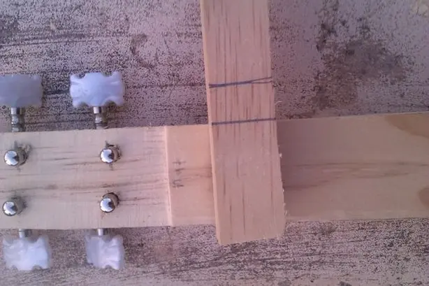 Hacer un ukelele de forma casera