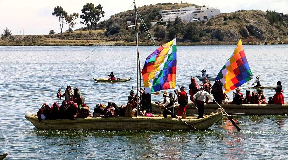 Fotos: Salida de Manco Capac y Mama Ocllo del lago Titicaca