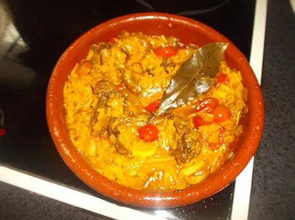 Conejo con arroz y cherrys