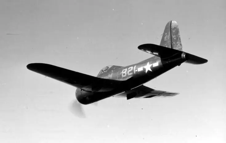 Que lanzaban los aviones antes de la invención de la bomba?