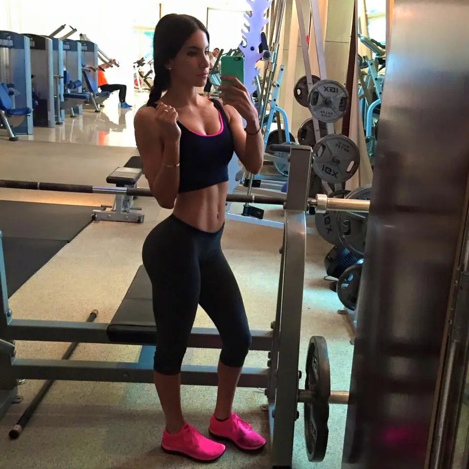 Imposible Entrenar Aquí están las Chicas Provocativas Imposible Entrenar Aquí están las Chicas Provocativas